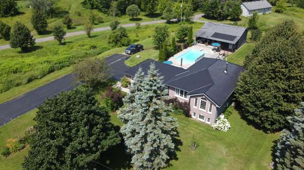 748 English Settlement RD, Quinte West, ON K8V 5P7