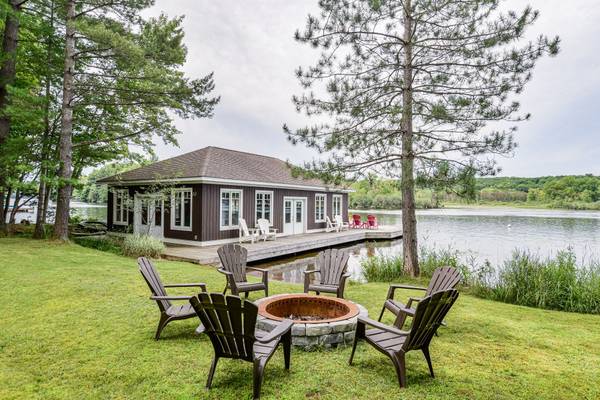 Muskoka Lakes, ON P0B 1J0,1007 Omineca Road 6 RD