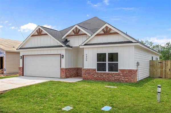 5809 Barkridge Drive, Granbury, TX 76048