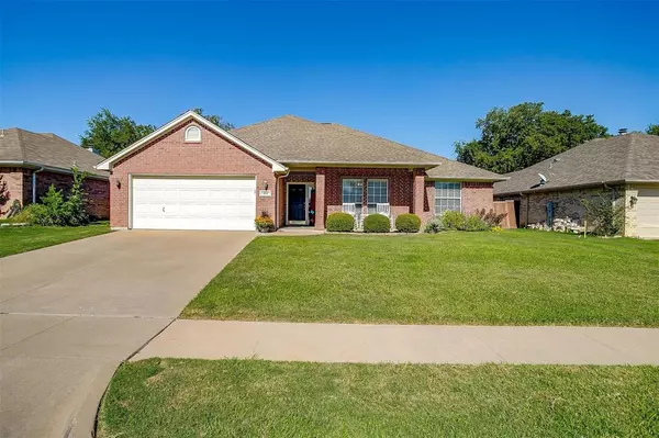 1016 Heberle Drive, Burleson, TX 76028