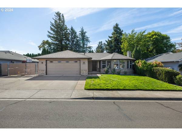 2588 ROBERTS RD, Medford, OR 97504