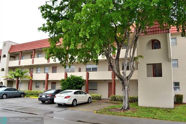 2751 E Sunrise Lakes Dr  #210, Sunrise, FL 33322