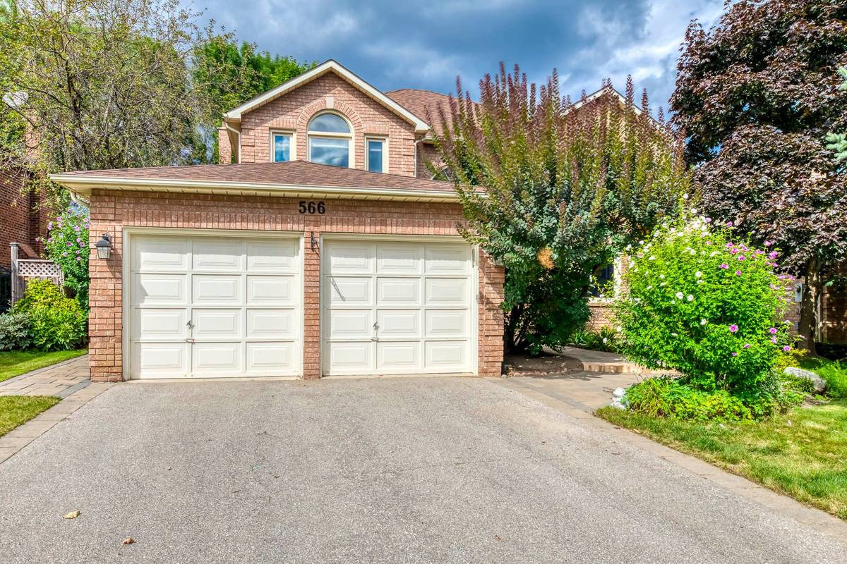 Oakville, ON L6J 6P4,566 Blenheim CRES