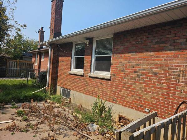 Oshawa, ON L1H 2R9,661 Olive AVE #BSMT