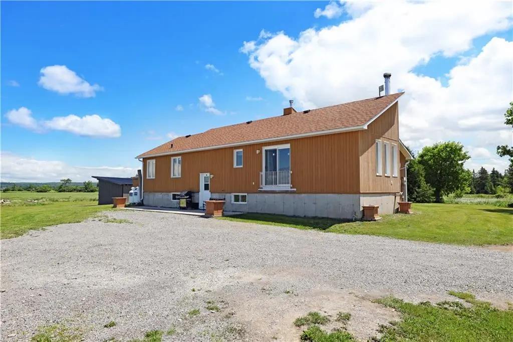 Renfrew, ON K7V 3Z5,1280 SOUTH MCNAUGHTON RD