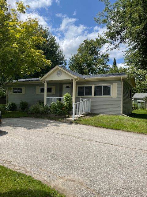 83 Hawthorne DR, Innisfil, ON L9S 1N4