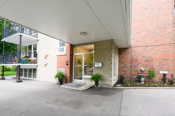 Burlington, ON L7S 1B1,1377 Lakeshore RD #306