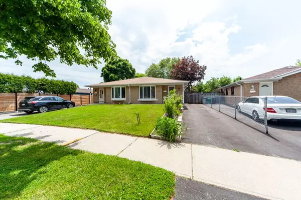 542 Lana TER, Mississauga, ON L5A 3B3