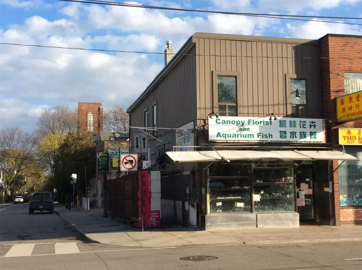 Toronto E01, ON M4M 1Y2,673 Gerrard ST E