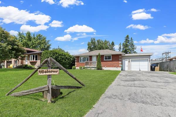 8 Robinson RD, Springwater, ON L0L 1P0