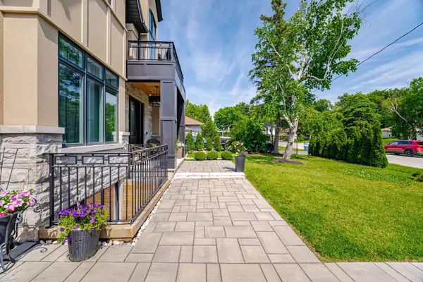 Oakville, ON L6K 1Y3,574 Stephens CRES W