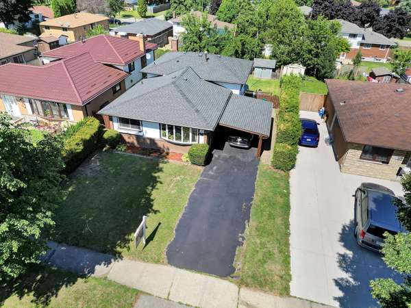 Kitchener, ON N2M 2E5,122 Hazelglen DR