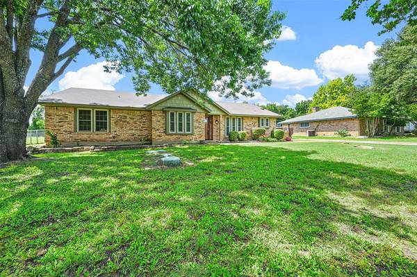 111 Southridge Street, Red Oak, TX 75154