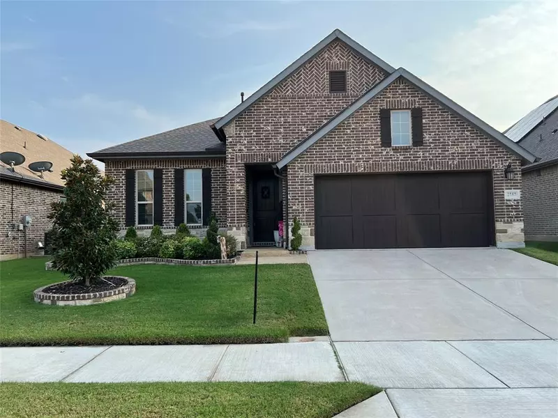 2757 Stadium View Drive, Fort Worth, TX 76118