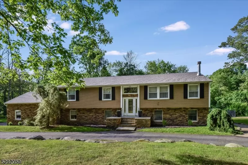 54 Tintle Rd, Kinnelon Boro, NJ 07405