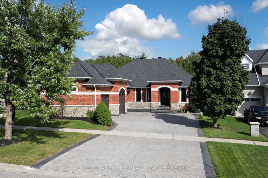 3693 Cochrane ST, Whitby, ON L1R 2T2