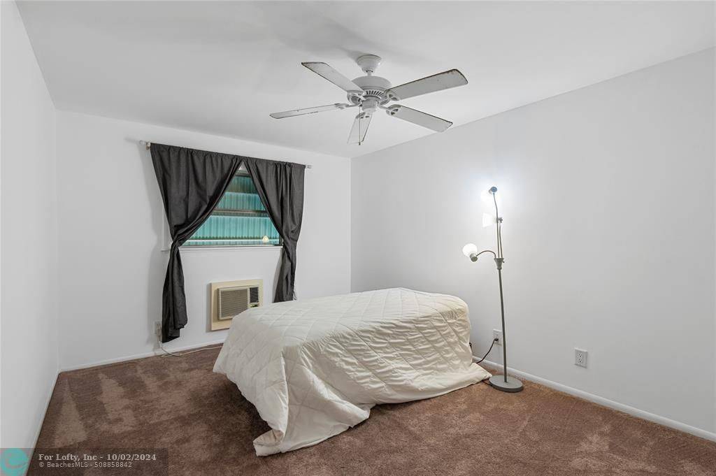 Pompano Beach, FL 33064,1050 E Sample Rd  #206