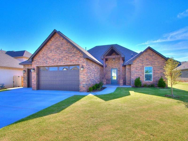 5712 Copper Stone Court, Mustang, OK 73064