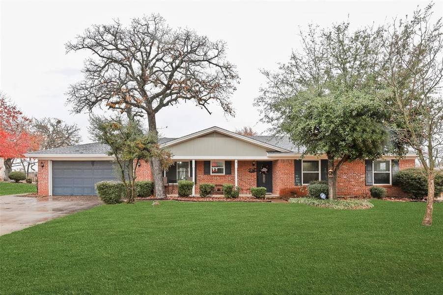 2607 Oaks Drive, Granbury, TX 76049