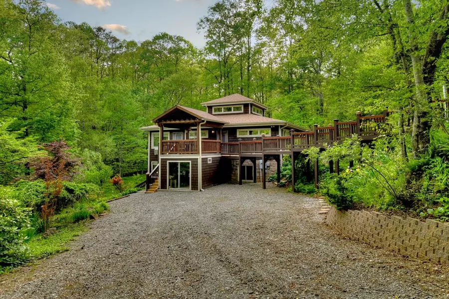 554 Deer Hunter Road, Blue Ridge, GA 30513