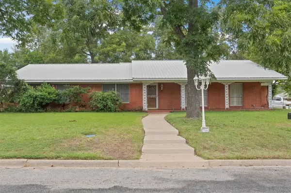 704 W 7th Street, Mount Pleasant, TX 75455