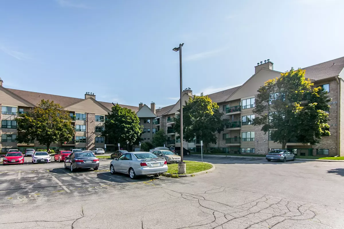 Kitchener, ON N2A 3Z7,15 Hofstetter AVE #216