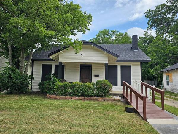 817 W Fischer Street, Sherman, TX 75092