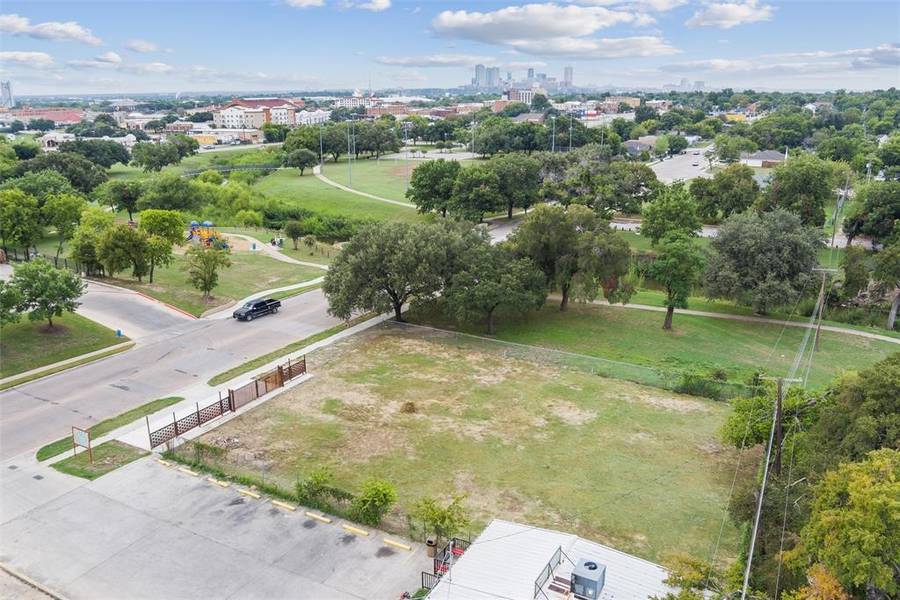 2711 Clinton Avenue, Fort Worth, TX 76164