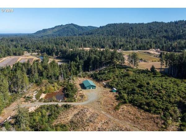 87372 LOIS LN, Bandon, OR 97411