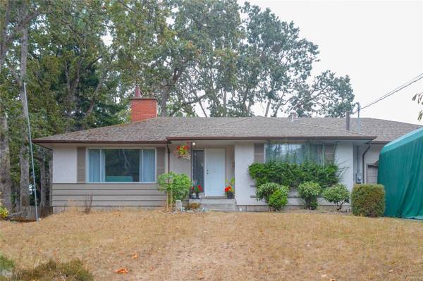 762 Genevieve Rd, Saanich, BC V8X 3R5