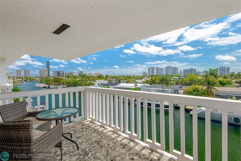 Hallandale Beach, FL 33009,455 Paradise Isle Blvd  #407