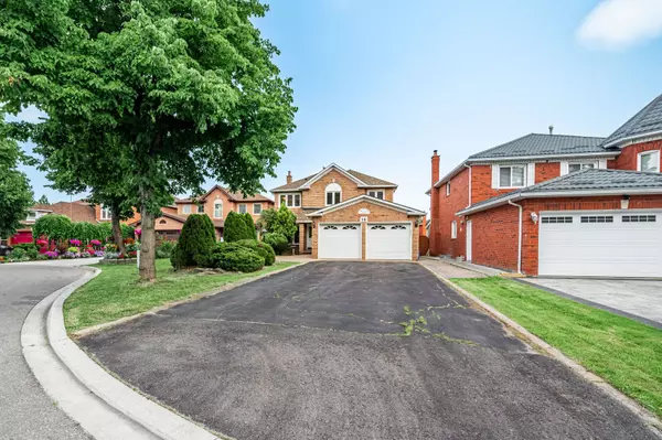 Brampton, ON L6W 4L5,16 Brownridge CT