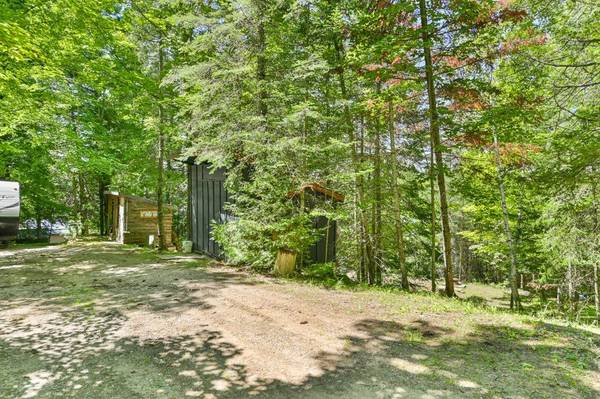 North Frontenac, ON K0H 1C0,1092 1096 Ridge LN