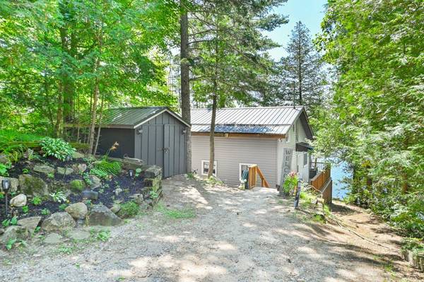 North Frontenac, ON K0H 1C0,1092 1096 Ridge LN