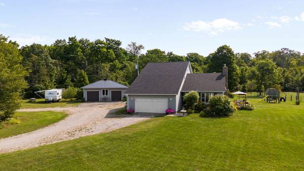 2819 Old Orchard RD,  Springwater,  ON L0M 1T2