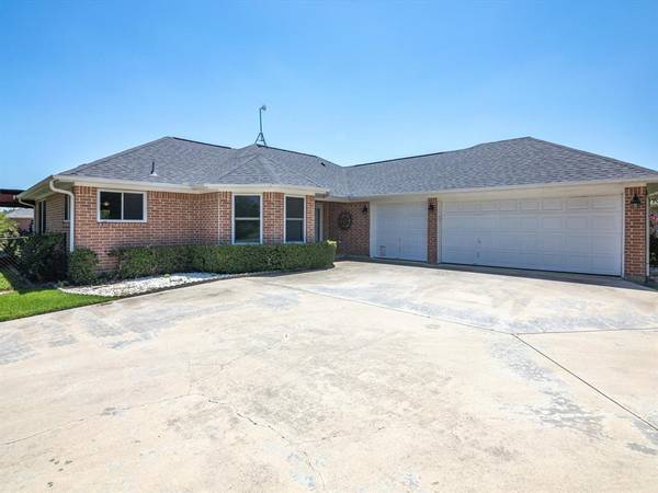 500 Port O Call Drive, Runaway Bay, TX 76426