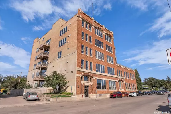 211 D AVENUE N #103, Saskatoon, SK S7L 1M7