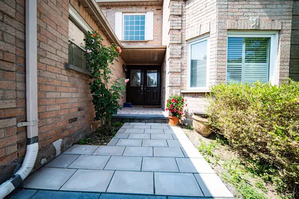 Oakville, ON L6H 5G1,395 River Oaks BLVD W