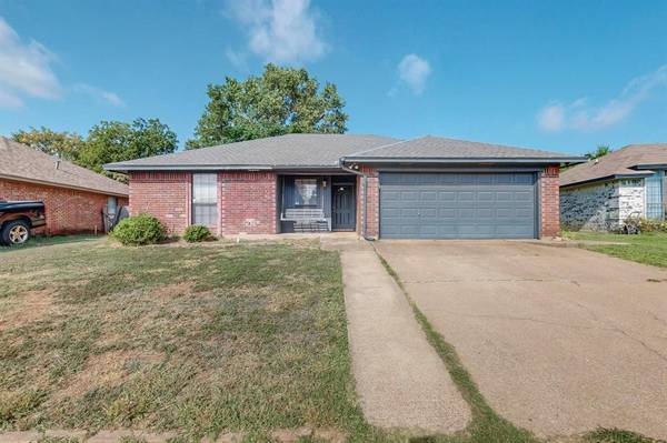 7913 Hunters Glen Drive, Watauga, TX 76148