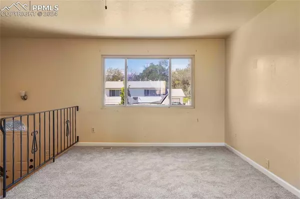 Colorado Springs, CO 80910,1553 Alvarado DR