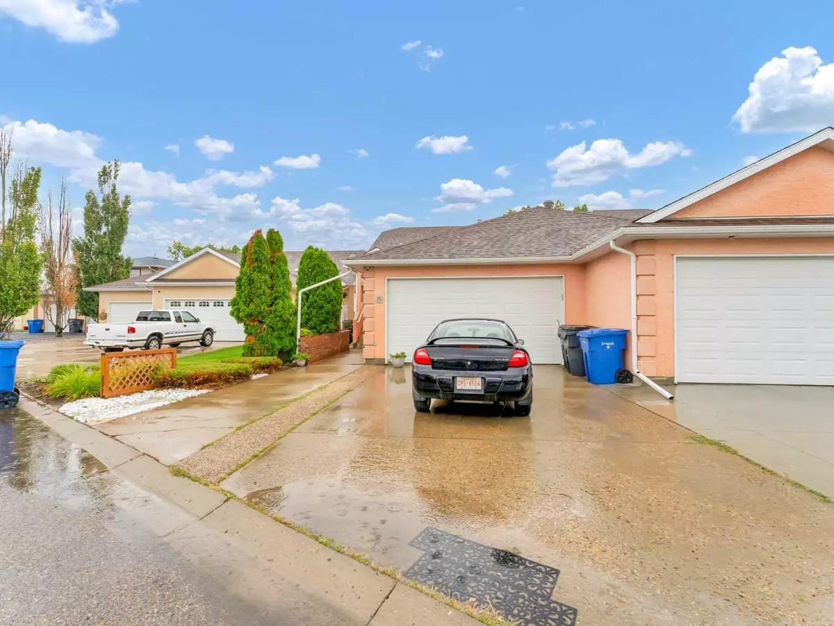 Medicine Hat, AB T1B4N4,15 Taylor Mews SE