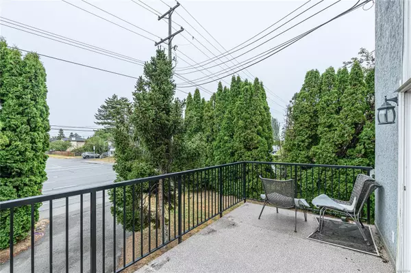 Saanich, BC V8N 1A6,1681 McKenzie Ave #D