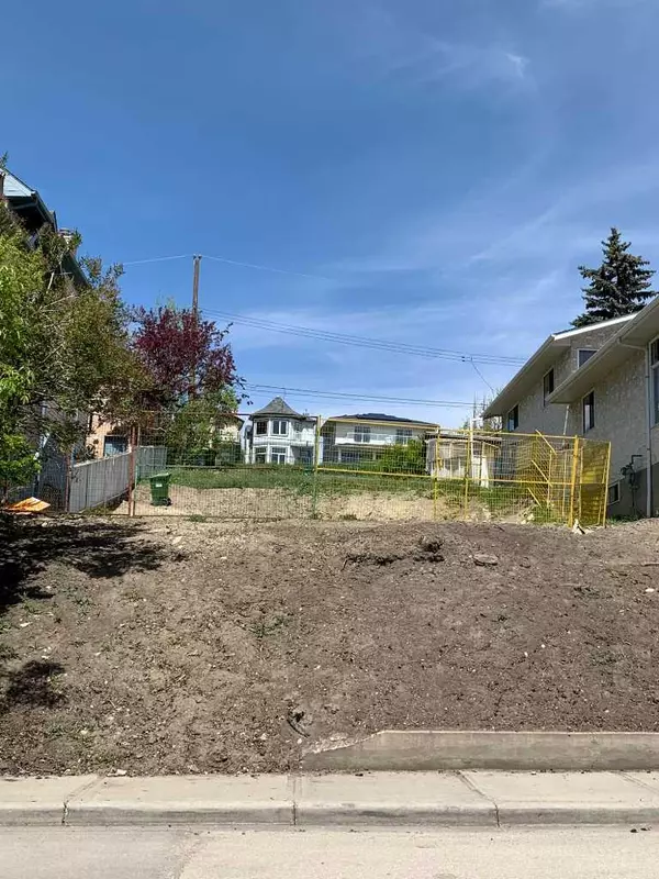 Calgary, AB T2E 0M2,1008 Drury AVE NE