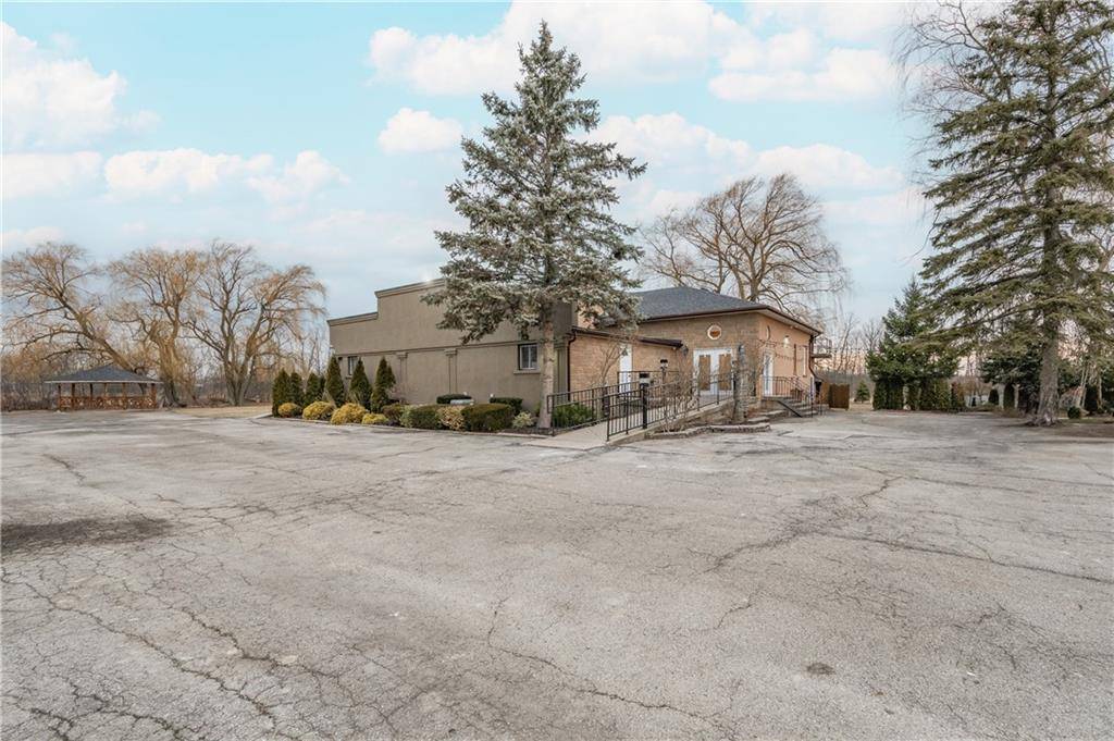 288 KEMP Road W, Grimsby, ON L3M 4E7