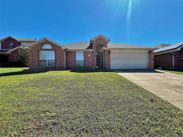 1207 Morningside Drive, Grand Prairie, TX 75052