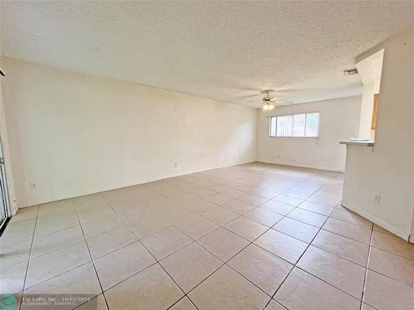 Lauderdale Lakes, FL 33309,3429 NW 44th St  #104