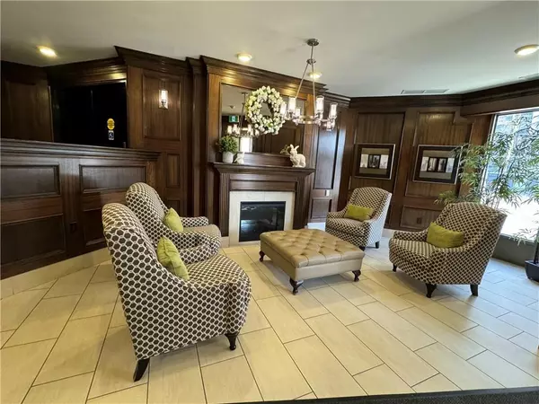 Burlington, ON L7S 2H8,1237 NORTH SHORE Boulevard #404