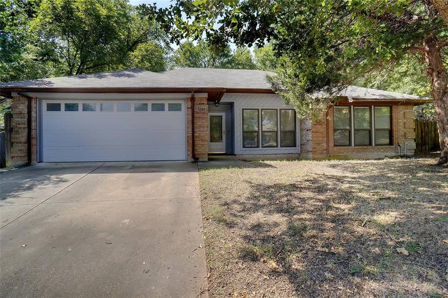 3209 Carson Court, Arlington, TX 76017