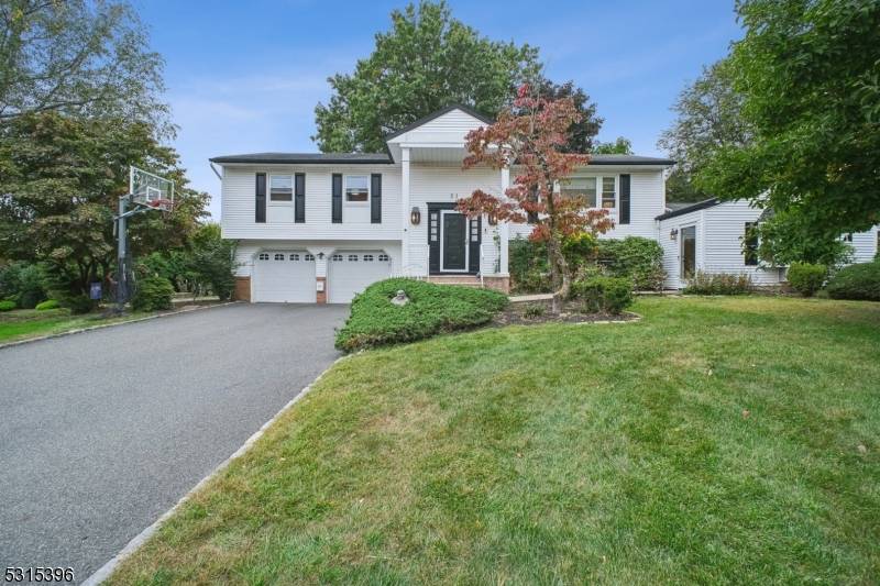 21 Laurel Ct, Verona Twp., NJ 07044