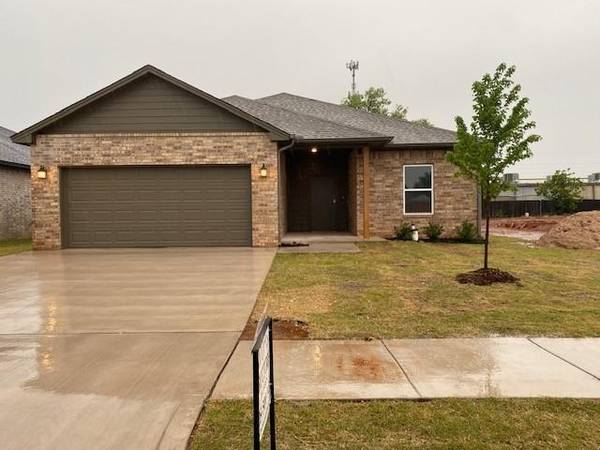 1109 Silver Leaf Drive, Moore, OK 73160